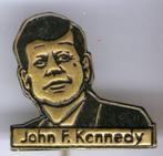 John F. Kennedy zwart op koper president speldje ( S_023a ), Verzamelen, Speldjes, Pins en Buttons, Verzenden, Nieuw, Figuurtje