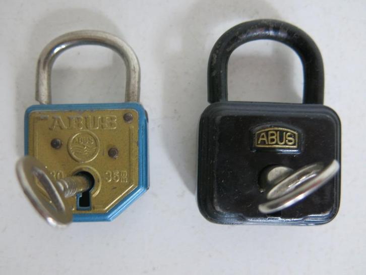 2x vintage ABUS hangslot, Antiek en Kunst, Curiosa en Brocante, Ophalen of Verzenden