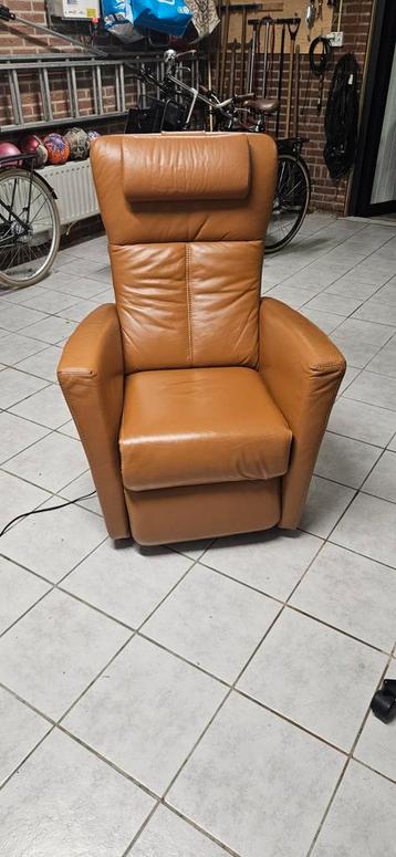 Prominent Elektrische Leren Sta-op Stoel - Middenbruin beschikbaar voor biedingen