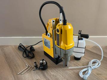 Nieuwe magneetboormachine tot 50mm/1400watt met boorkop .. beschikbaar voor biedingen