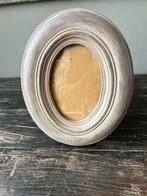 Ovale, brocante fotolijst taupe, Audio, Tv en Foto, Fotografie | Fotolijsten, Ophalen of Verzenden, Zo goed als nieuw
