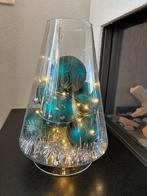 Glazen vaas met echte kerstballen en verlichting, Huis en Inrichting, Ophalen, Zo goed als nieuw