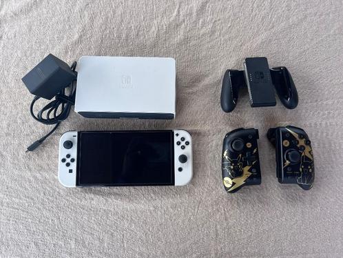 Nintendo Switch OLED Bundel = Direct Klaar om te Gamen!, Spelcomputers en Games, Spelcomputers | Nintendo Switch, Zo goed als nieuw