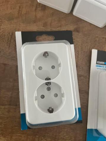 Wandcontactdoos dubbel nieuw beschikbaar voor biedingen