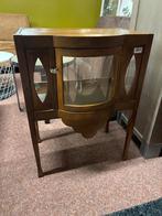 Antiek kastje met glazen deur, Ophalen