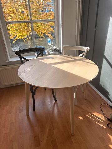 Ronde eettafel - Zo goed als nieuw beschikbaar voor biedingen