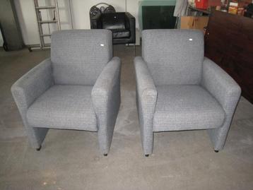 Set van twee moderne Montel fauteuils beschikbaar voor biedingen