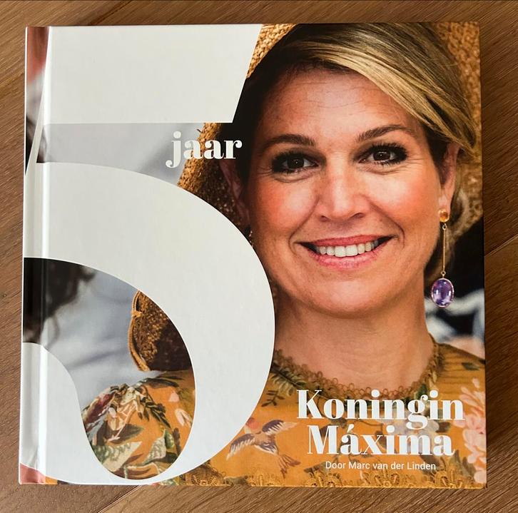 5 Jaar Koningin Máxima - boek harde kaft, Verzamelen, Koninklijk Huis en Royalty, Zo goed als nieuw, Tijdschrift of Boek, Nederland