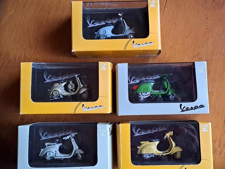 5 Vespa Scooters in Originele Doos, Hobby en Vrije tijd, Modelbouw | Auto's en Voertuigen, Zo goed als nieuw, Auto, 1:32 tot 1:50