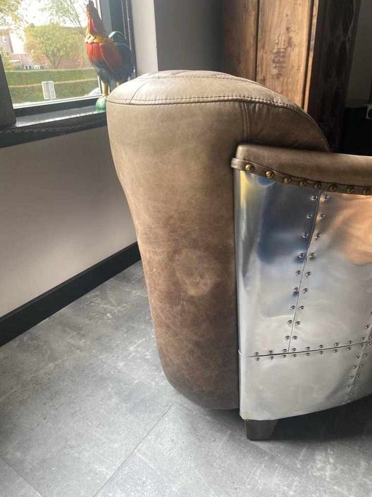 Leren fauteuil met metalen accenten(pilotenstoel), Huis en Inrichting, Fauteuils, Gebruikt, Leer, 75 tot 100 cm, Minder dan 75 cm