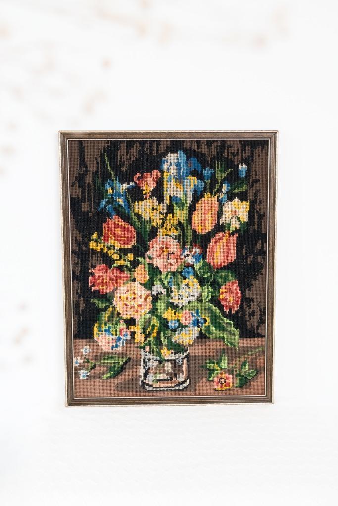 Vintage geborduurd schilderij - bloemen stilleven, Antiek en Kunst, Kunst | Schilderijen | Klassiek, Ophalen of Verzenden