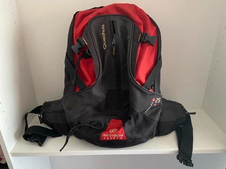 Quechua Rugzak Air Cooling 25 Liter Backpack Wandelrugzak, Sport en Fitness, Bergsport en Wandelen, Gebruikt, Rugzak, Ophalen