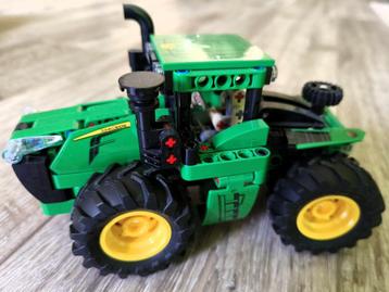 Lego Technic John Deere traktor met kieper aanhanger beschikbaar voor biedingen