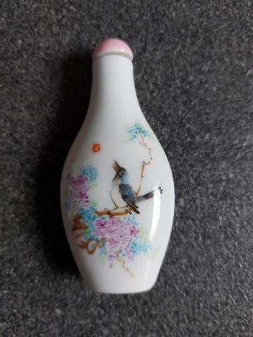 Chinees parfumflesje beschikbaar voor biedingen