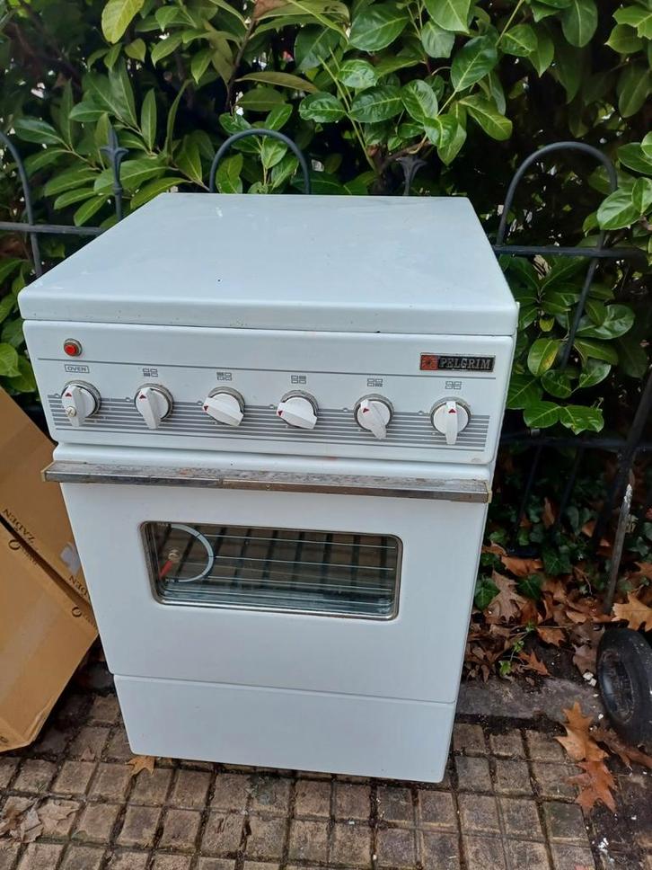 Gratis af te halen: Klassiek gasfornuis, Witgoed en Apparatuur, Fornuizen, Gebruikt, Vrijstaand, Gas, 4 kookzones, 85 tot 90 cm