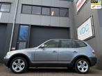 BMW X3 2.0i Introduction | 18'' LMV | Navigatie | 2x PDC, Stof, Zwart, 4 cilinders, 150 pk