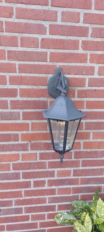 Stevige landelijke buitenlamp beschikbaar voor biedingen