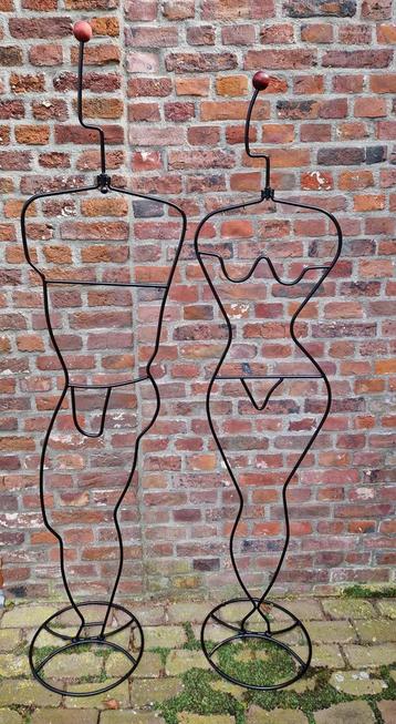 Apart, 2 mooie metalen dressboy va ontwerper Ehlen Johansson beschikbaar voor biedingen