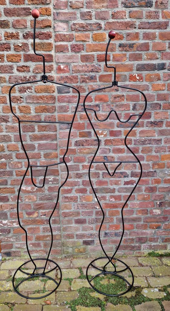 Apart, 2 mooie metalen dressboy va ontwerper Ehlen Johansson, Huis en Inrichting, Woonaccessoires | Kapstokken, Zo goed als nieuw