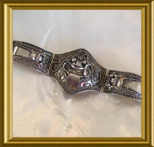 Oude zilveren armband: Bali, Rangda, Sieraden, Tassen en Uiterlijk, Antieke sieraden, Armband, Zilver, Ophalen of Verzenden