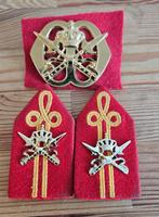 Baretembleem + kraagspiegels KMS, Verzamelen, Ophalen of Verzenden, Landmacht, Nederland, Embleem of Badge