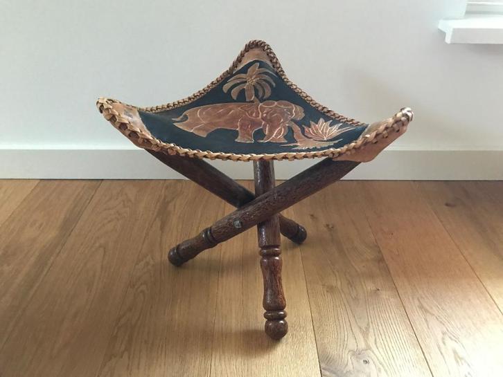 Krukje: houten driepoot leder met olifant, Huis en Inrichting, Krukjes, Nieuw, Hout, Ophalen of Verzenden