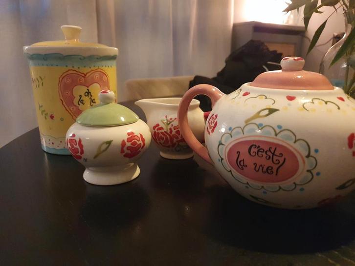 Jet ter Steege C'est la Vie set nieuw, Huis en Inrichting, Keuken | Servies, Nieuw, Overige typen, Overige stijlen, Aardewerk