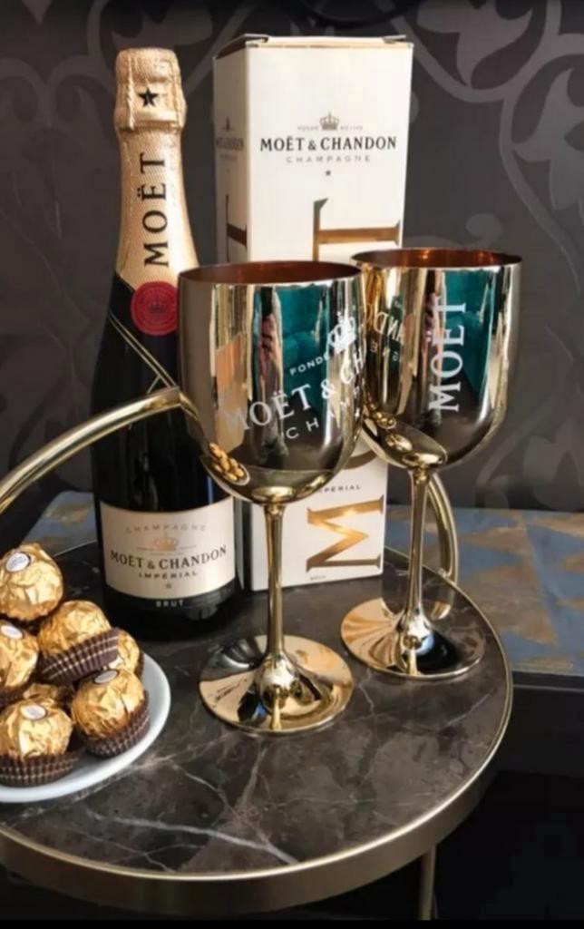 Gouden glazen van MOËT & CHANDON incl kado twv 7,50‼️, Verzamelen, Glas en Borrelglaasjes, Nieuw, Overige typen, Ophalen of Verzenden