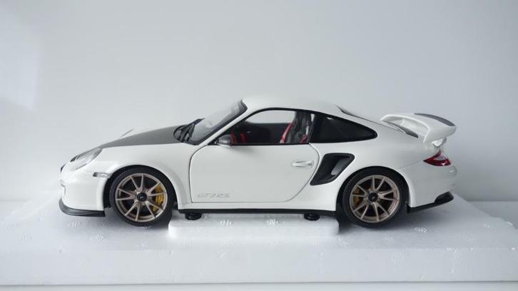 Porsche 911 GT2 RS, Hobby en Vrije tijd, Modelauto's | 1:18, Nieuw, Auto, MiniChamps, Ophalen of Verzenden
