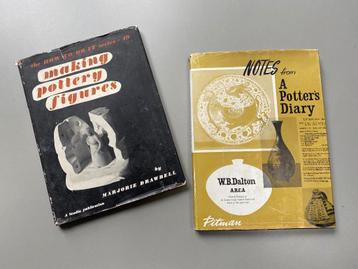 2 boeken over keramiek ( o.a. van W.B Dalton) jaren 50/60 beschikbaar voor biedingen