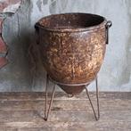 Stoere Nepalese metalen pot ketel op staander *Etage3*, Huis en Inrichting, Woonaccessoires | Overige, Gebruikt, ., Ophalen of Verzenden
