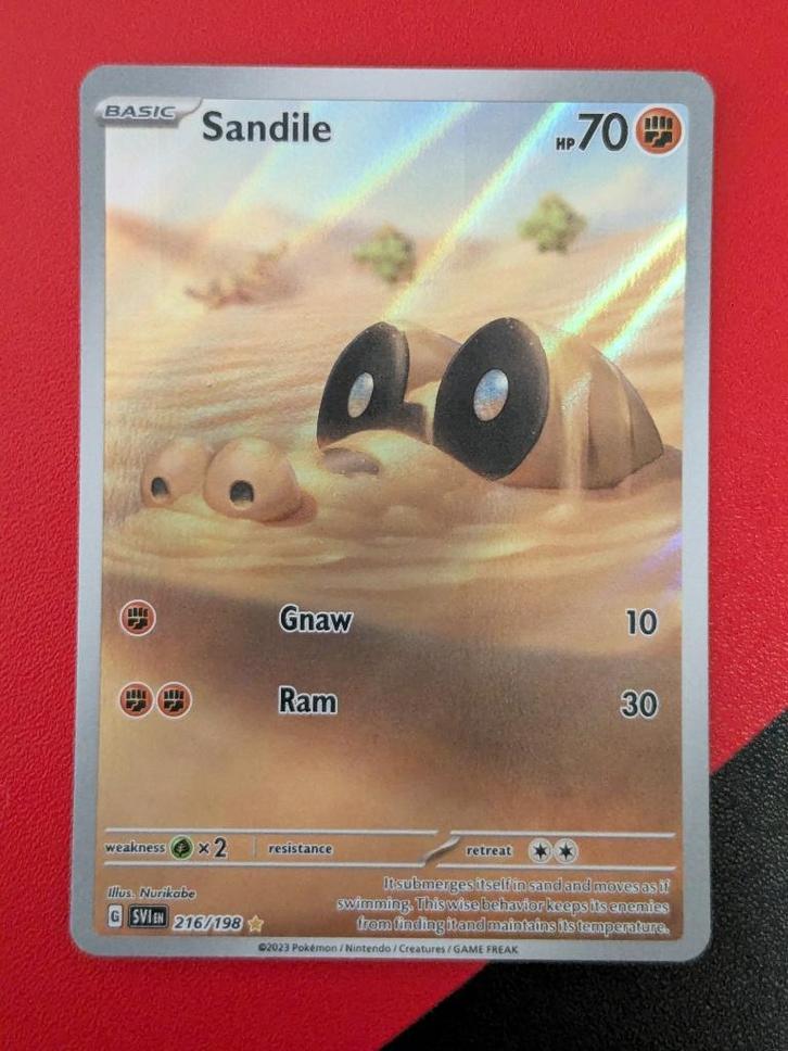 Pokémon kaart (Full Art) - Sandile [Scarlet & Violet] EN, Hobby en Vrije tijd, Verzamelkaartspellen | Pokémon, Zo goed als nieuw
