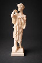 Neoklassiek geïnspireerd beeld Artemis uit Griekenland, Antiek en Kunst, Ophalen of Verzenden