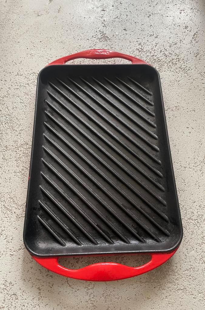 Le Creuset gietijzeren grillplaat / grillpan, Huis en Inrichting, Keuken | Potten en Pannen, Zo goed als nieuw, Koekenpan of Braadpan
