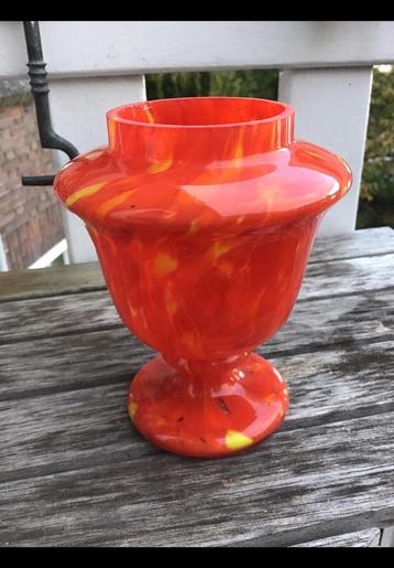Oranje met geel spatter glas vaas van Kralik of Welz bohemen beschikbaar voor biedingen