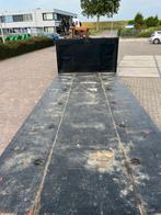 haakarm flat met twistlocks, Ophalen