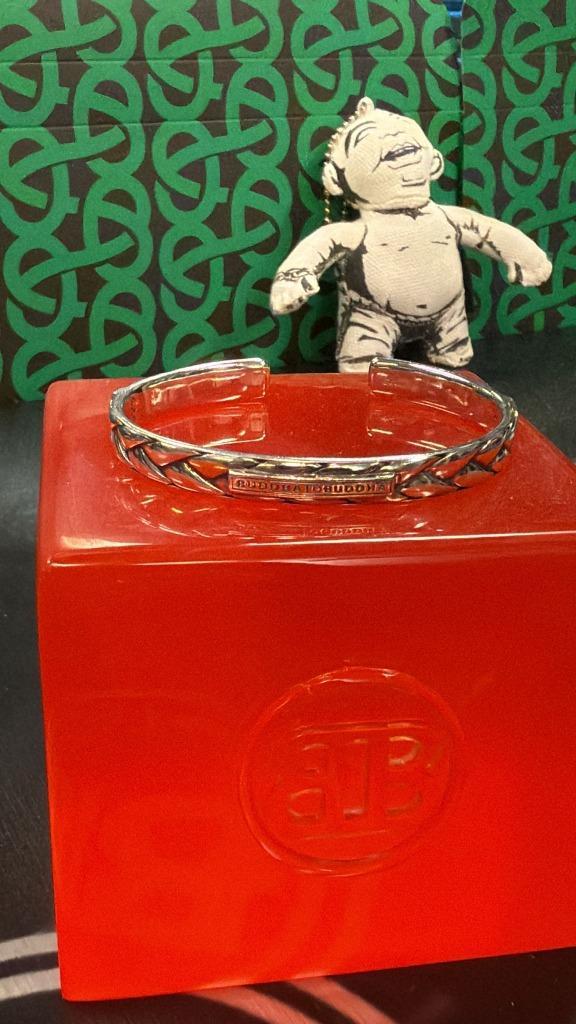 BUDDHA TO BUDDHA ARMBAND TYPE 228 GEORGE CUFF € 89,95, Sieraden, Tassen en Uiterlijk, Armbanden, Nieuw, Zilver, Zilver, Ophalen of Verzenden