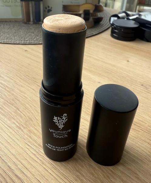 Younique - Foundation Stick - TULLE, Sieraden, Tassen en Uiterlijk, Uiterlijk | Cosmetica en Make-up, Zo goed als nieuw, Make-up