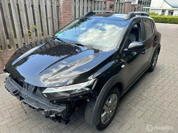 Dacia Sandero Stepway 1.0 met linker voorschade beschikbaar voor biedingen