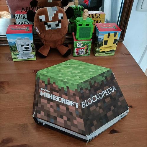 Minecraft Blockopedia + koe knuffel + 3 speeltjes Mc Donalds, Verzamelen, Speelgoed, Zo goed als nieuw, Ophalen of Verzenden