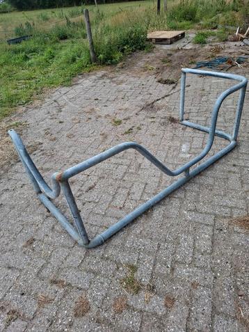 Keizersnedebox voor dikbil koeien beschikbaar voor biedingen