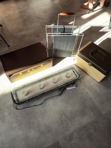 Diverse vintage items: naaidoos lamp lectuurhouder brooddoos beschikbaar voor biedingen