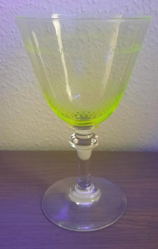 geel / groen uranium glas, Antiek en Kunst, Antiek | Glas en Kristal, Ophalen of Verzenden
