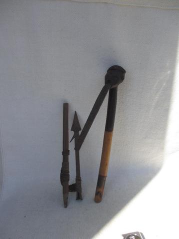 Afrikaanse kunst oude axe YaKa/Luba Congo en deelbare speer beschikbaar voor biedingen