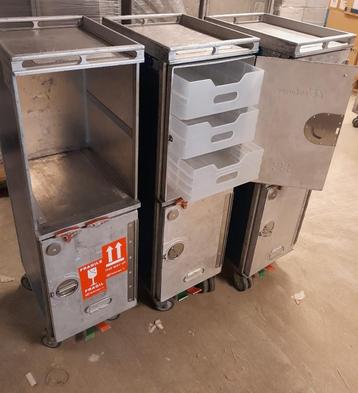 vliegtuigtrolleys trollies luchtvaart flugzeug airline beschikbaar voor biedingen