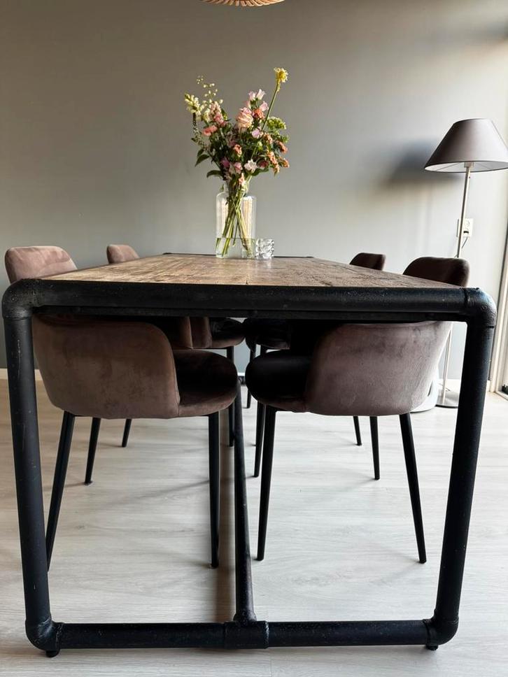 Sfeervolle trendy eettafel van Westwing met eetkamerstoelen, Huis en Inrichting, Tafels | Eettafels, Gebruikt, 50 tot 100 cm, 150 tot 200 cm