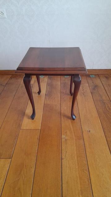 Houten bijzettafel 45x45x46 cm beschikbaar voor biedingen