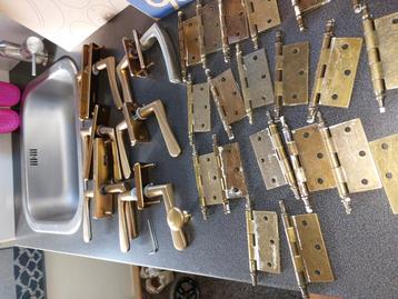 vintage  handgrepen en scharnieren  beschikbaar voor biedingen