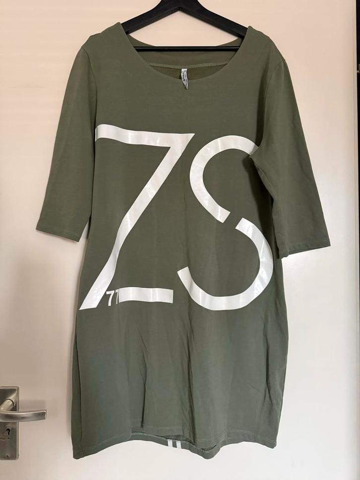 Zoso Jurk Maat 46/48 (xXL) - Olijfgroen, Kleding | Dames, Jurken, Zo goed als nieuw, Maat 46/48 (XL) of groter, Groen, Boven de knie