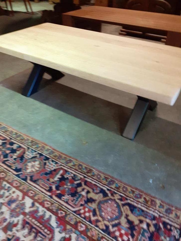 Massief eiken salon tafel met X poten, Huis en Inrichting, Tafels | Salontafels, Eikenhout, Metaal, Ophalen